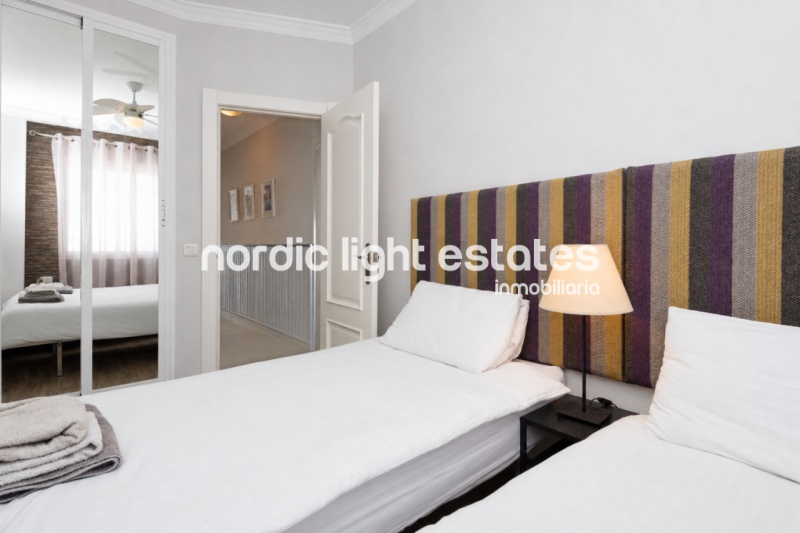 Elegant and modern apartment with sea views in the old town 