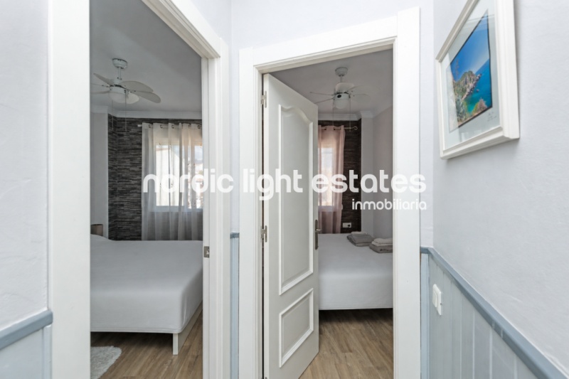 Elegant and modern apartment with sea views in the old town 