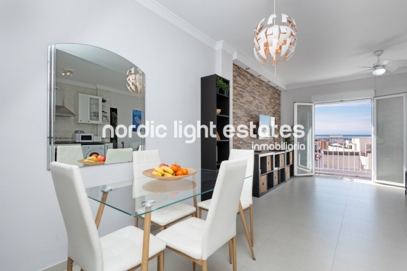 Elegant and modern apartment with sea views in the old town 