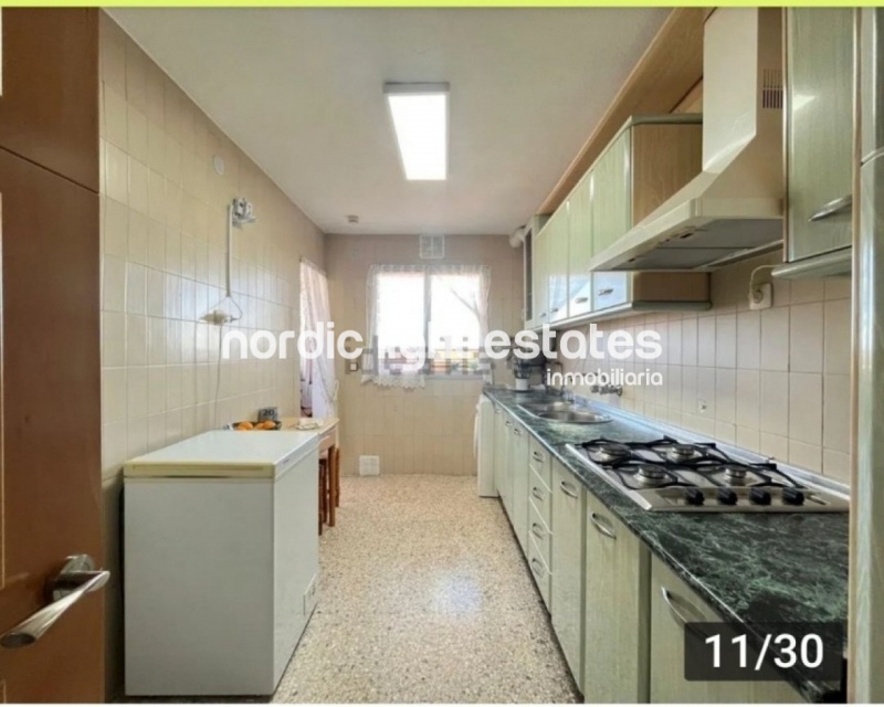Apartment with sea views in an excellent location 