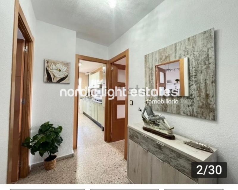 Apartment with sea views in an excellent location 