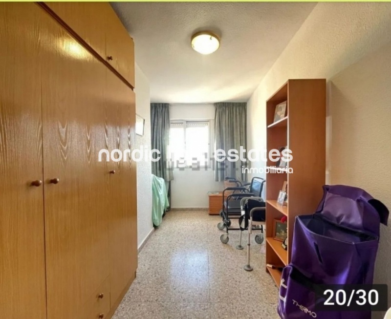Apartment with sea views in an excellent location 