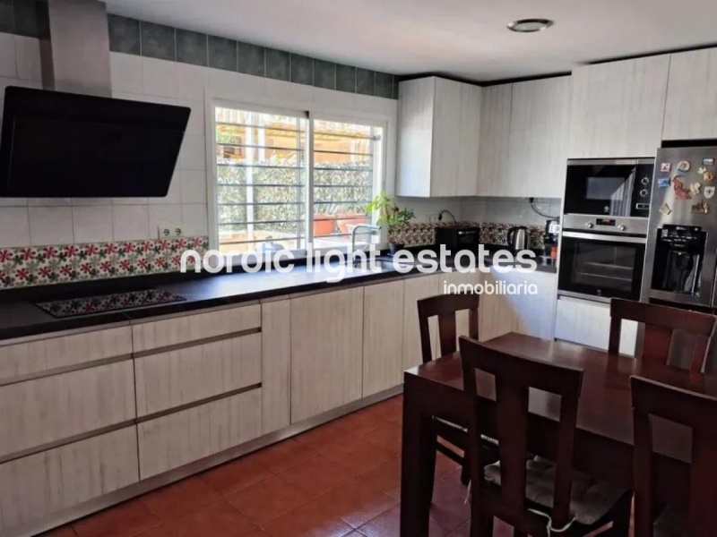 Bonita casa adosada de 200me construidos