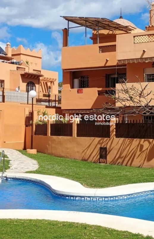 Semi-detached house with 2 parking spaces, several terraces and swimming pool 