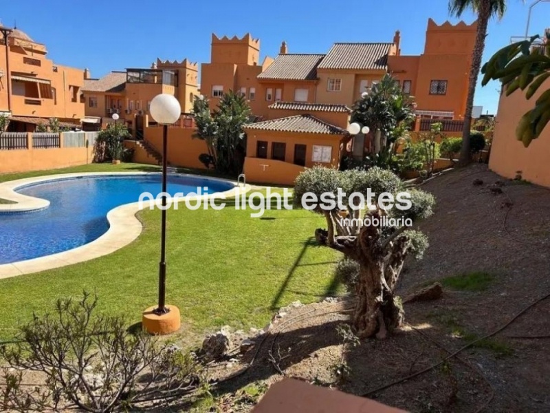 Semi-detached house with 2 parking spaces, several terraces and swimming pool 