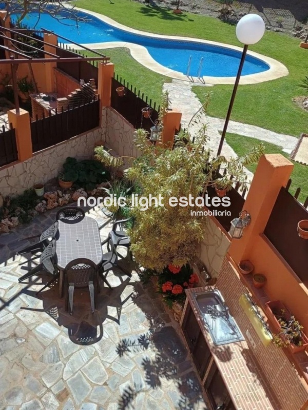 Semi-detached house with 2 parking spaces, several terraces and swimming pool 