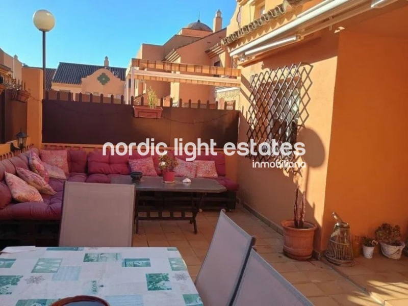 Semi-detached house with 2 parking spaces, several terraces and swimming pool 