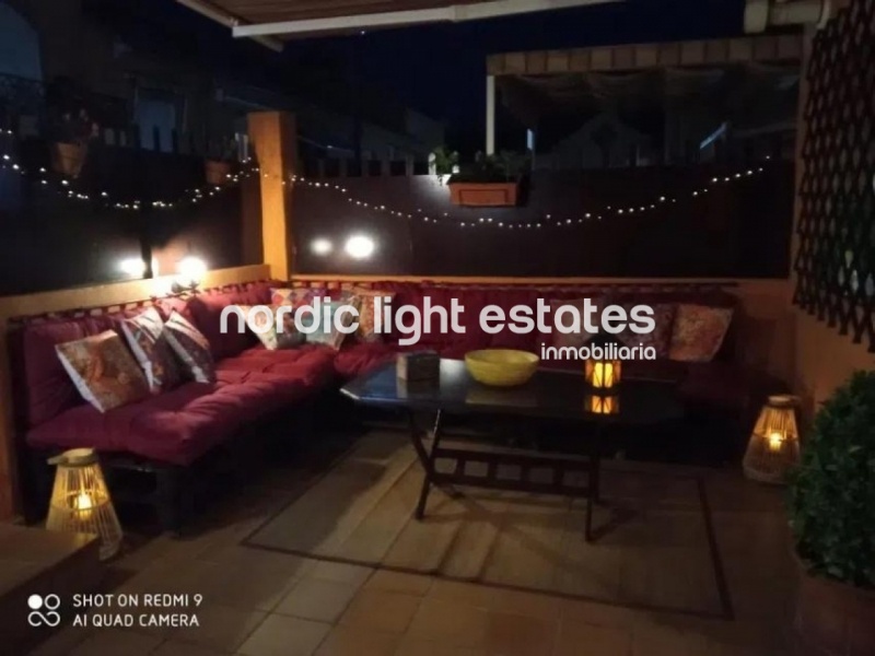Semi-detached house with 2 parking spaces, several terraces and swimming pool 