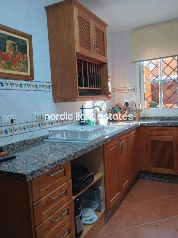 Semi-detached house with 2 parking spaces, several terraces and swimming pool 