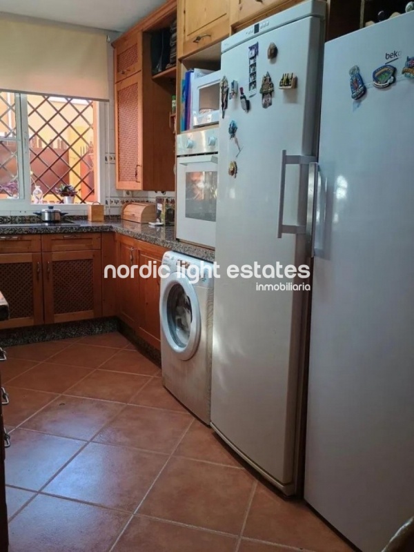 Semi-detached house with 2 parking spaces, several terraces and swimming pool 