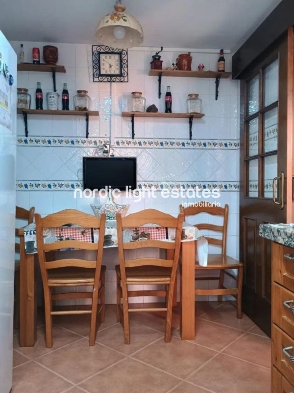 Semi-detached house with 2 parking spaces, several terraces and swimming pool 