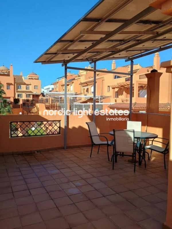 Semi-detached house with 2 parking spaces, several terraces and swimming pool 