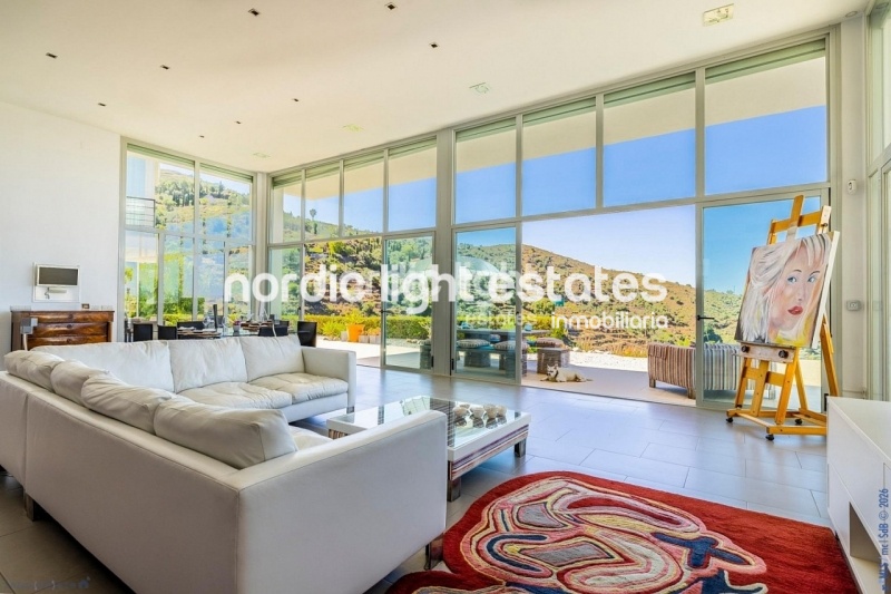 Exclusive luxury villa with 2 guest accommodations