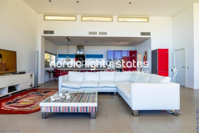 Exclusive luxury villa with 2 guest accommodations