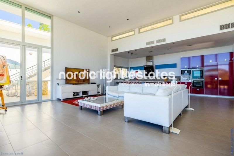 Exclusive luxury villa with 2 guest accommodations