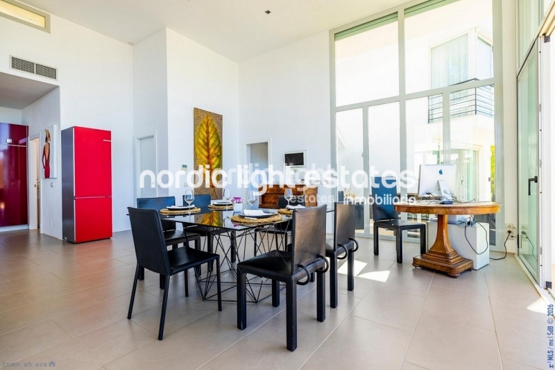 Exclusive luxury villa with 2 guest accommodations