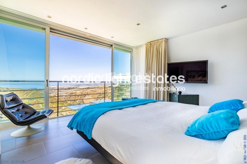 Exclusive luxury villa with 2 guest accommodations