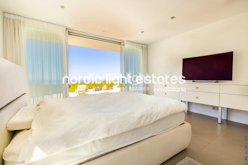 Exclusive luxury villa with 2 guest accommodations
