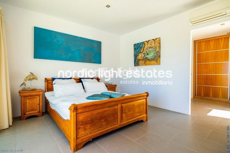 Exclusive luxury villa with 2 guest accommodations