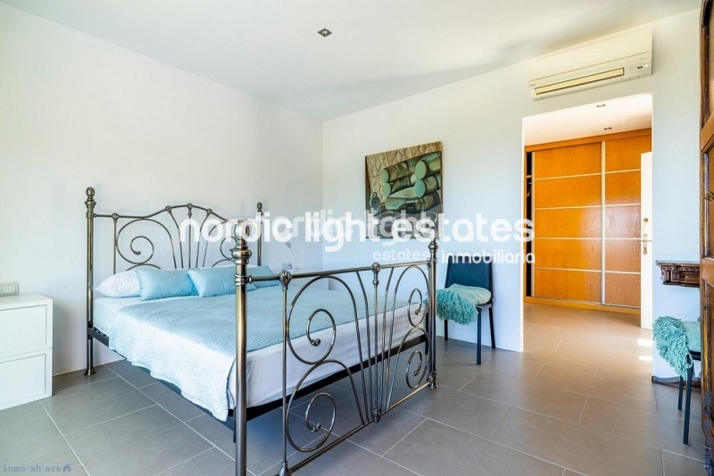 Exclusive luxury villa with 2 guest accommodations