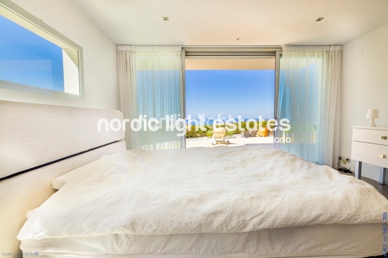 Exclusive luxury villa with 2 guest accommodations