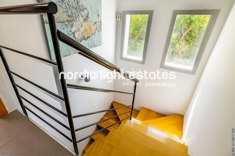 Exclusive luxury villa with 2 guest accommodations