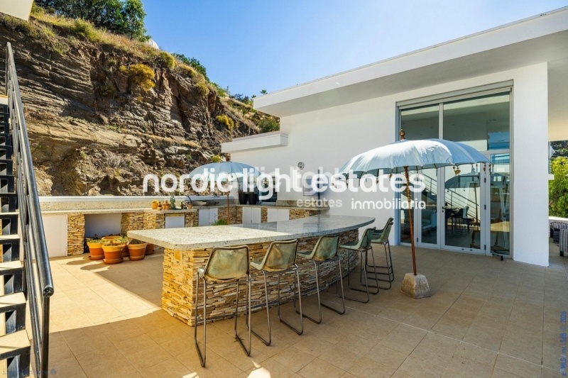 Exclusive luxury villa with 2 guest accommodations