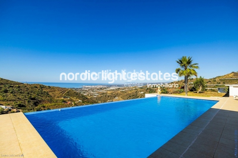 Exclusive luxury villa with 2 guest accommodations