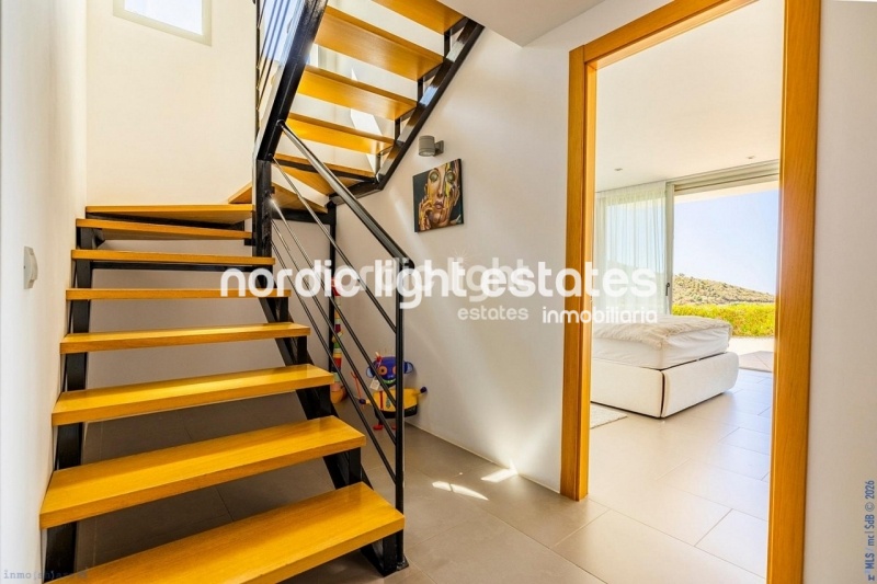 Exclusive luxury villa with 2 guest accommodations