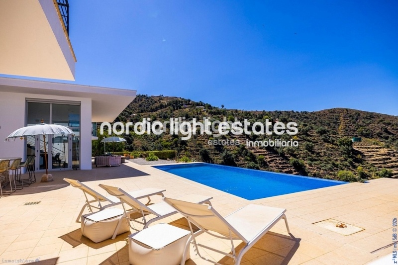 Exclusive luxury villa with 2 guest accommodations
