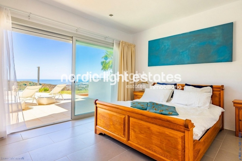 Exclusive luxury villa with 2 guest accommodations