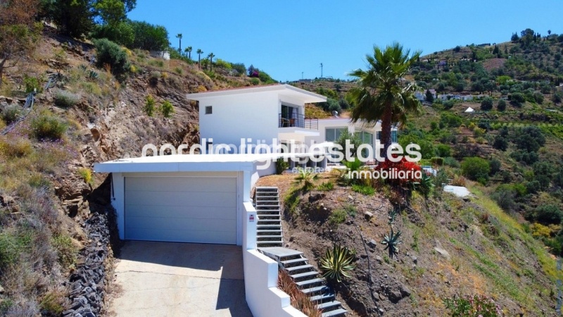 Exclusive luxury villa with 2 guest accommodations