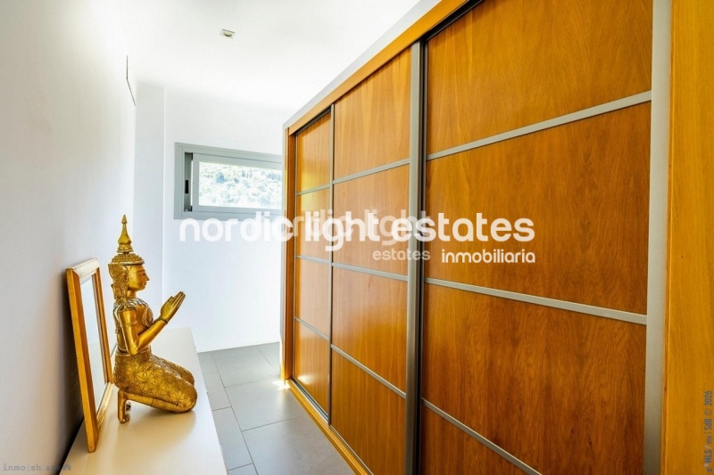 Exclusive luxury villa with 2 guest accommodations
