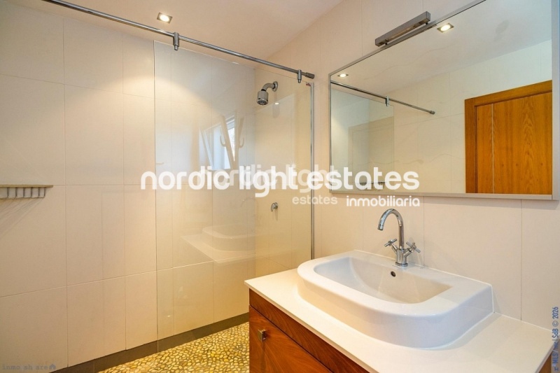 Exclusive luxury villa with 2 guest accommodations