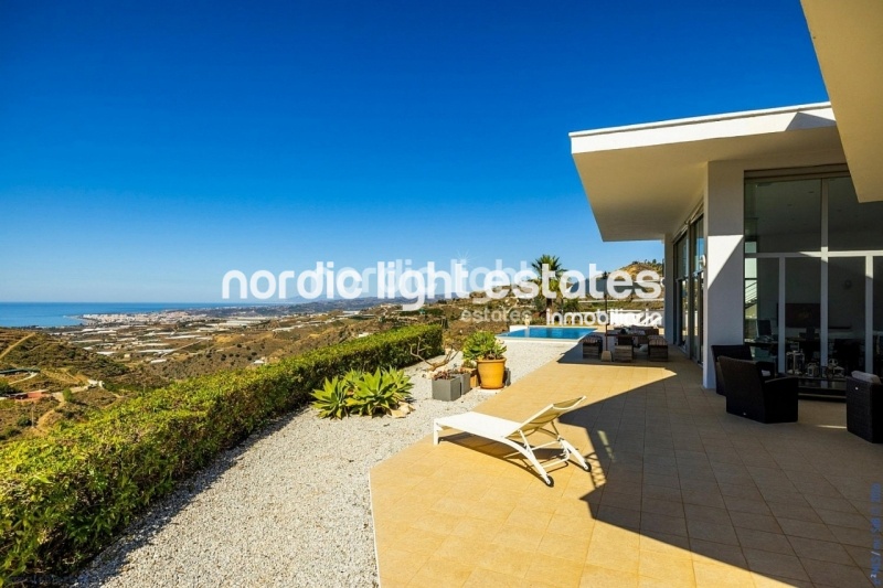 Exclusive luxury villa with 2 guest accommodations