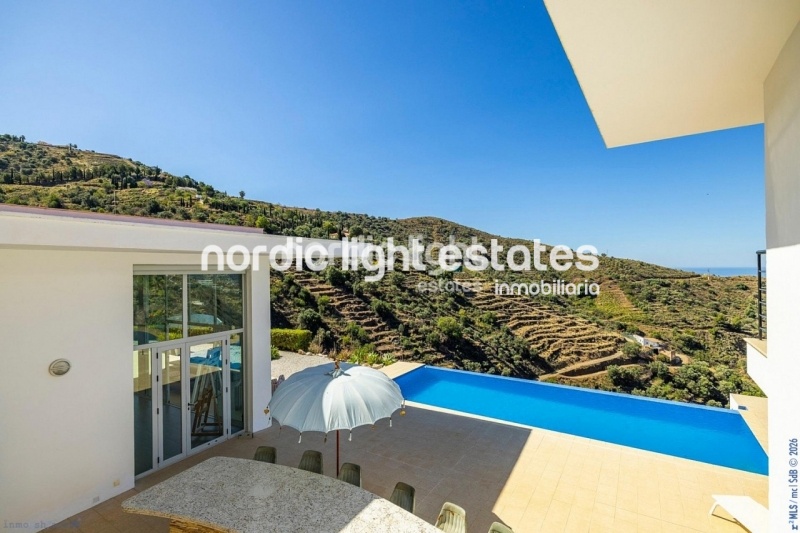 Exclusive luxury villa with 2 guest accommodations