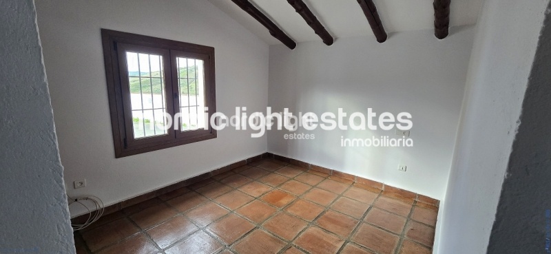 Extraordinaria casa de campo con una zona exterior maravillosa