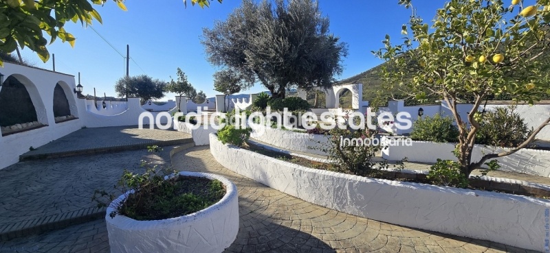Extraordinaria casa de campo con una zona exterior maravillosa