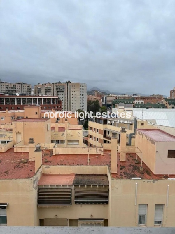 Apartment with parking space near María Zambrano
