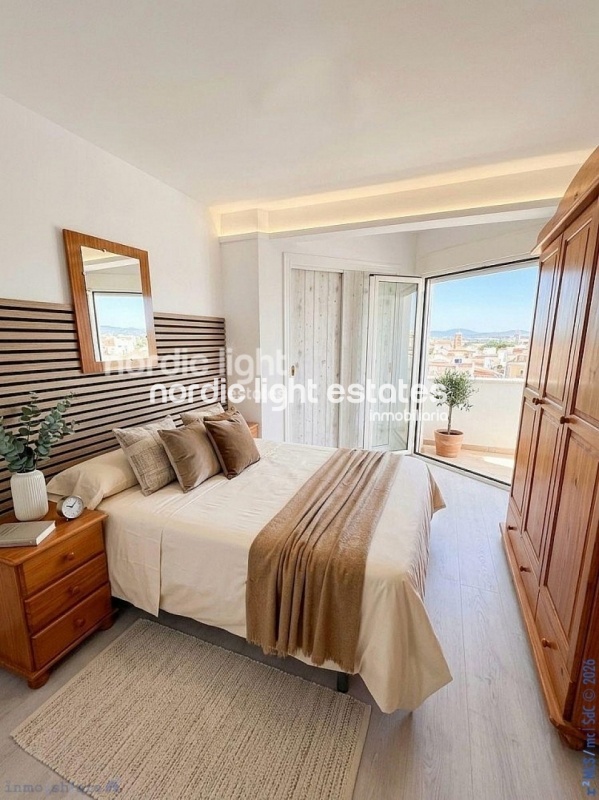 Renovated apartment with sea views just steps from the beach 