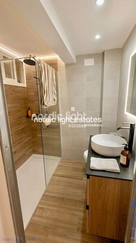 Renovated apartment with sea views just steps from the beach 