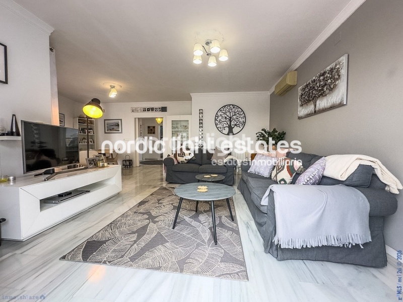 Estupendo villa independiente con apartamento de invitados y cochera