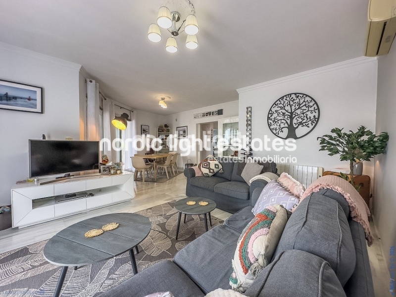 Estupendo villa independiente con apartamento de invitados y cochera