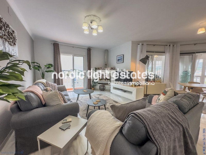 Estupendo villa independiente con apartamento de invitados y cochera