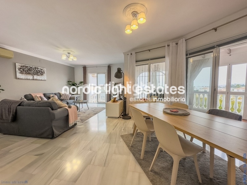 Estupendo villa independiente con apartamento de invitados y cochera