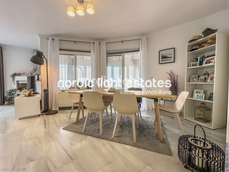 Estupendo villa independiente con apartamento de invitados y cochera