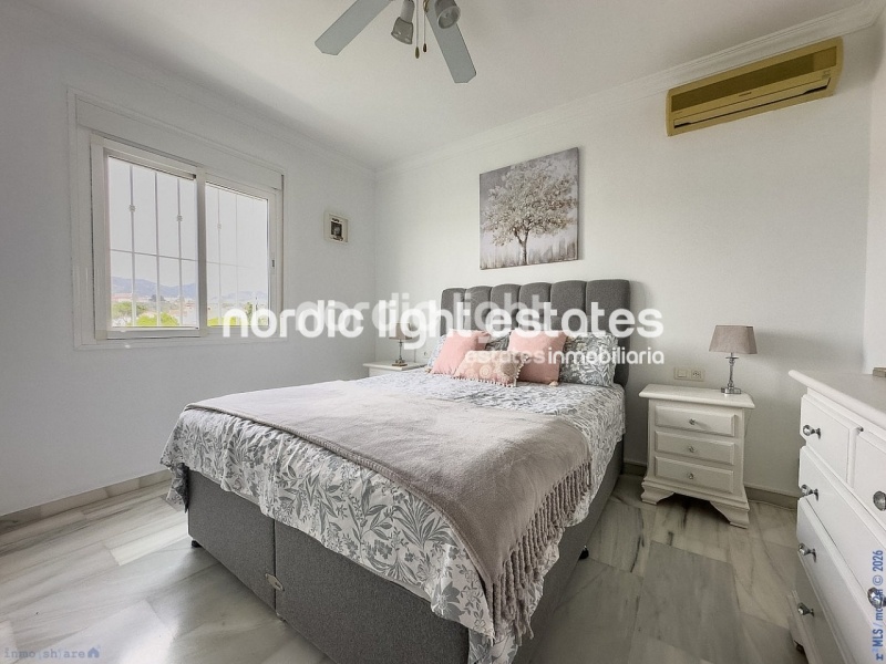 Estupendo villa independiente con apartamento de invitados y cochera