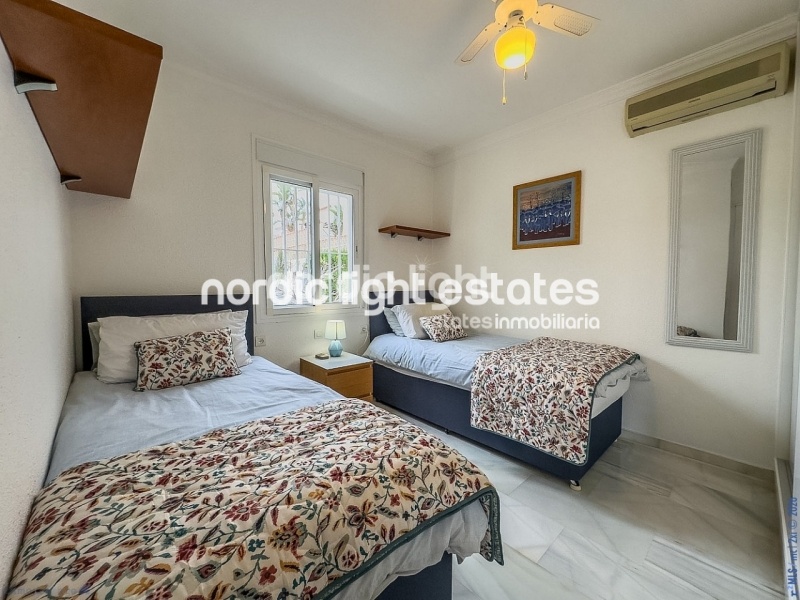 Estupendo villa independiente con apartamento de invitados y cochera