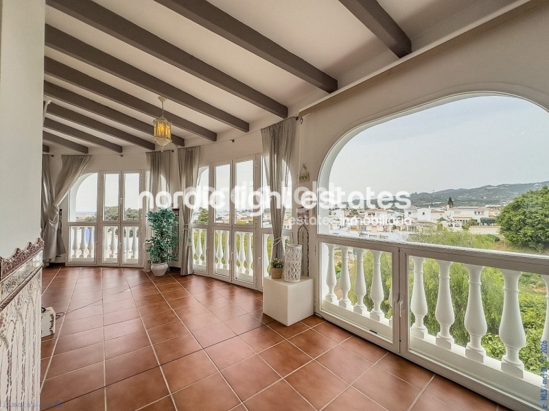 Estupendo villa independiente con apartamento de invitados y cochera