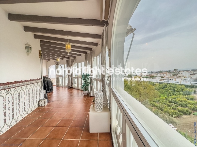 Estupendo villa independiente con apartamento de invitados y cochera